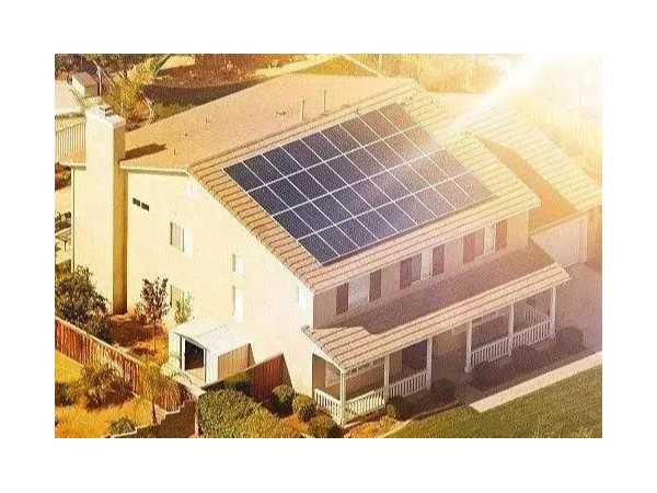 農(nóng)村利用閑置屋頂安裝光伏發(fā)電，一年能收入多少錢？