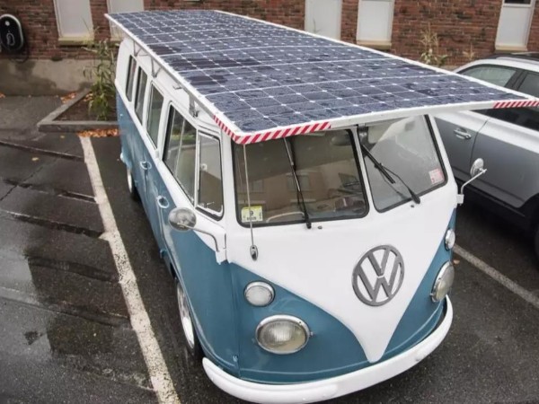 異想天開！在車頂安裝太陽(yáng)能光伏板給車充電，可行嗎？
